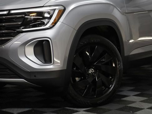 Used 2025 Volkswagen Atlas SE w/ Black Wheel Package AWD/4WD image 3