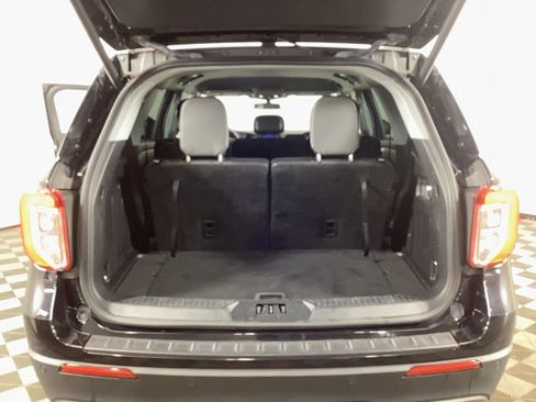 Used 2022 Ford Explorer XLT w/ Equipment Group 202A image 33