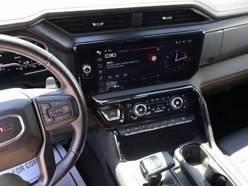 Used 2022 GMC Sierra 1500 AT4 w/ AT4 Premium Package AWD/4WD image 32