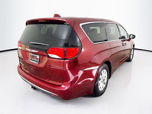 Used 2018 Chrysler Pacifica Touring Plus image 7