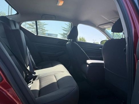 Used 2025 Nissan Altima 2.5 SV FWD image 10