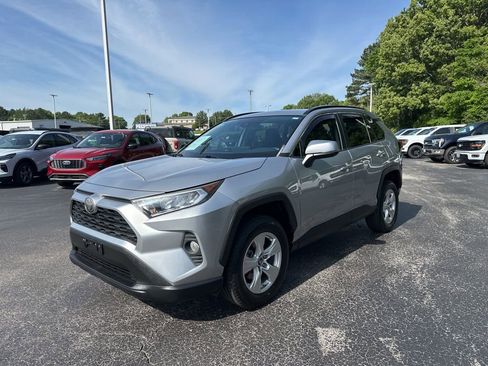 Used 2019 Toyota RAV4 XLE FWD image 7