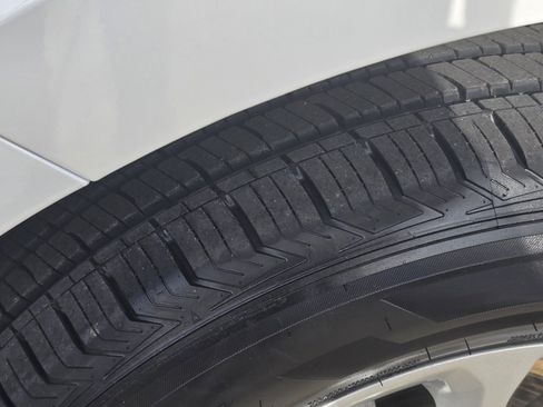 Used 2018 Chevrolet Equinox LT image 30