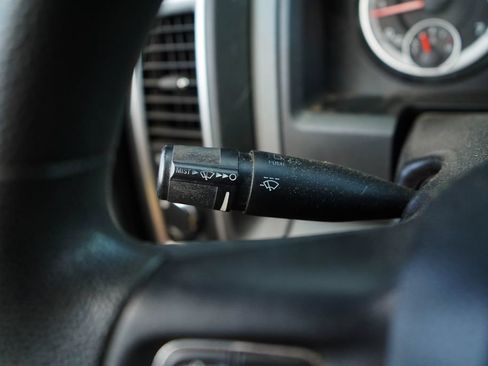 Used 2015 RAM 1500 Classic SLT RWD image 32