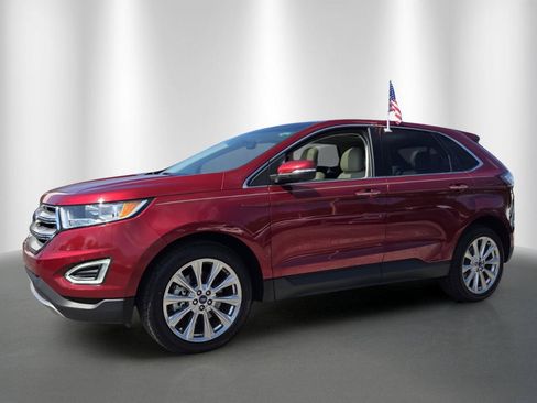 Used 2017 Ford Edge Titanium w/ Equipment Group 301A FWD image 3