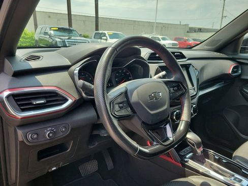 Used 2023 Chevrolet TrailBlazer RS w/ Convenience Package AWD/4WD image 19