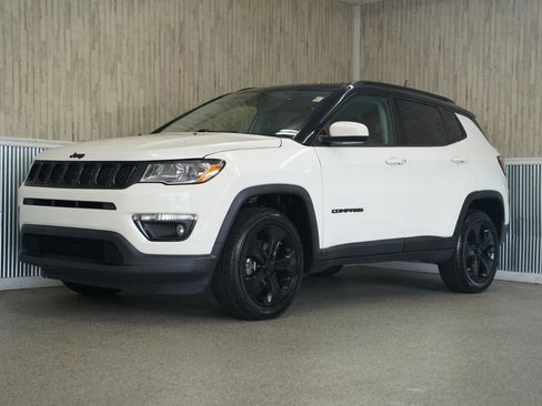 Used 2019 Jeep Compass Latitude AWD/4WD image 4