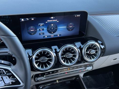 Certified 2025 Mercedes-Benz GLA 250 4MATIC image 19