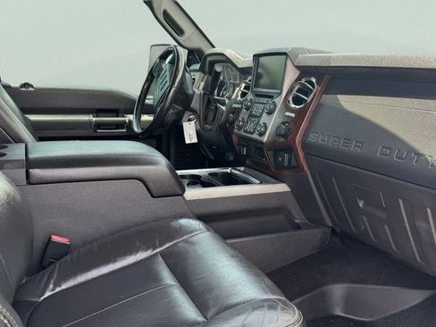 Used 2015 Ford F250 Lariat image 22