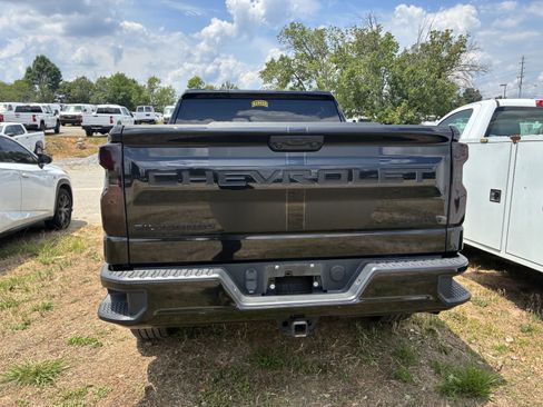 Used 2023 Chevrolet Silverado 1500 Custom w/ Rally Edition AWD/4WD image 7