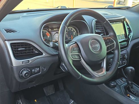 Used 2019 Jeep Cherokee High Altitude image 2