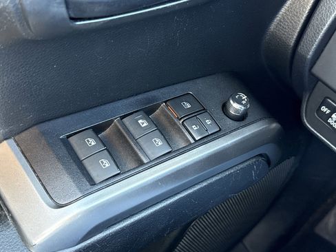 Used 2017 Toyota Tacoma SR5 image 16