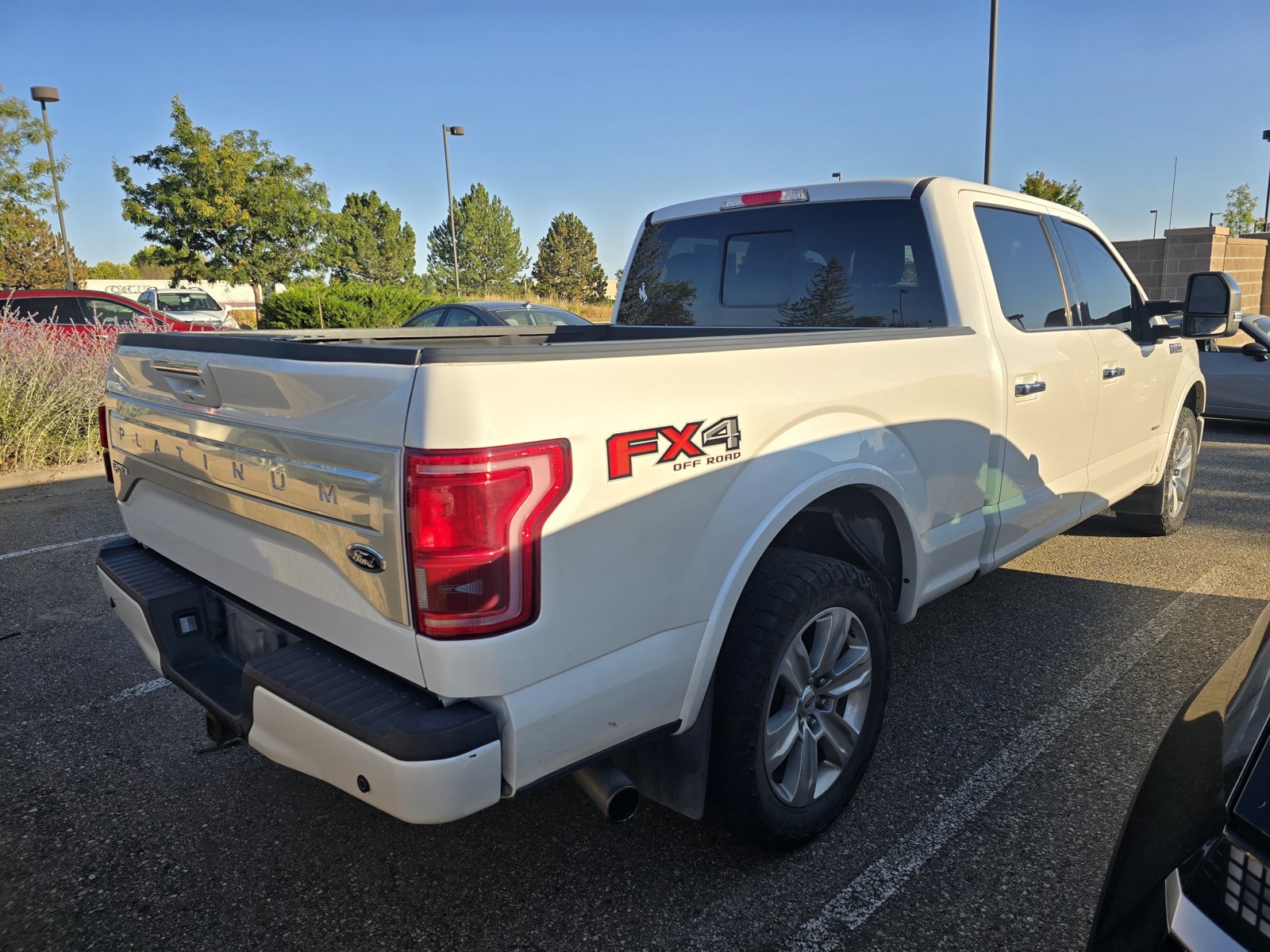 Used 2015 Ford F150 Platinum w/ Equipment Group 701A Luxury AWD/4WD image 16