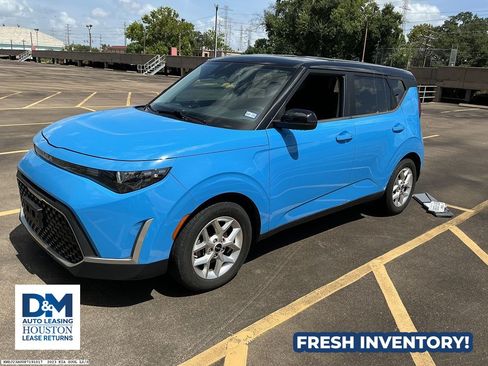 Used 2023 Kia Soul S FWD image 2