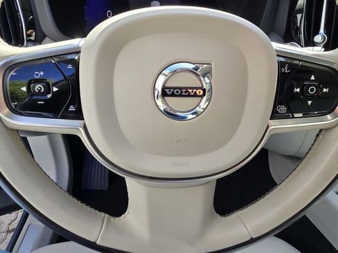Used 2023 Volvo XC60 B5 Plus image 25