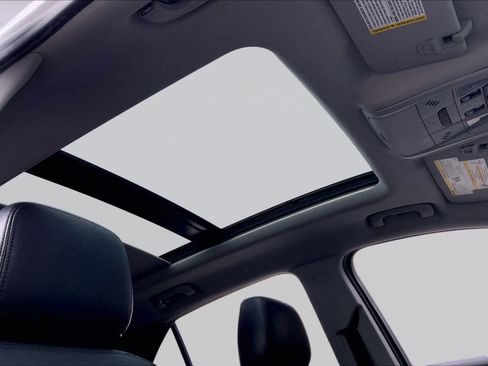 Used 2019 Chevrolet Equinox LT AWD/4WD image 14