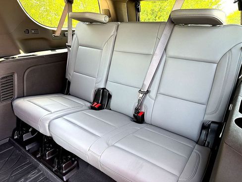 Used 2025 Chevrolet Suburban LT w/ Comfort Package RWD image 28