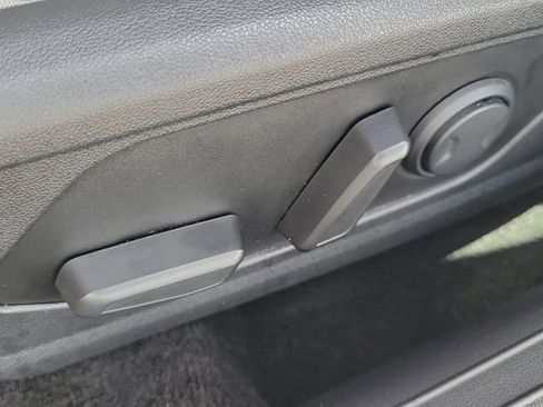 Used 2024 Hyundai Elantra Limited FWD image 15