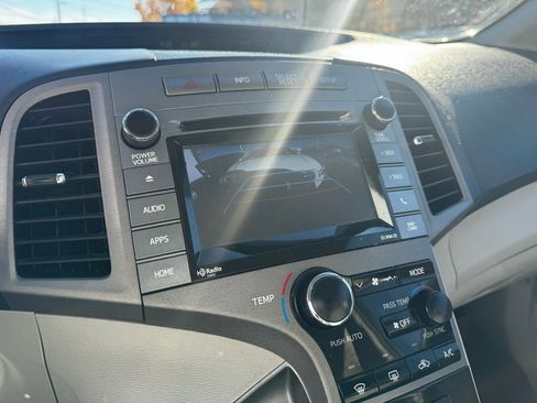 Used 2015 Toyota Venza LE image 19