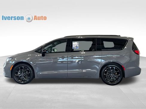 Used 2025 Chrysler Pacifica Limited FWD image 5