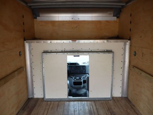 Used 2014 Ford E-450 and Econoline 450 Super Duty w/ Power Windows & Locks Group RWD image 29