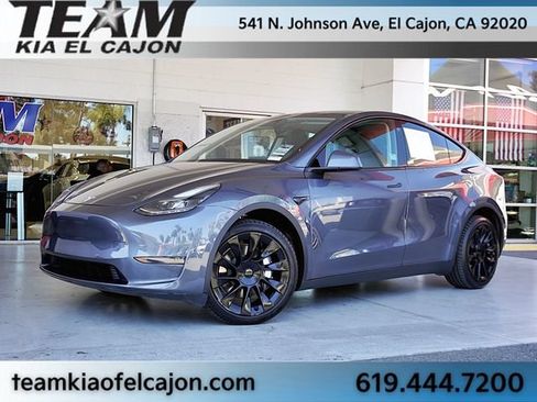 Used 2022 Tesla Model Y Long Range AWD/4WD image 2
