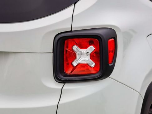 Used 2023 Jeep Renegade Latitude AWD/4WD image 10
