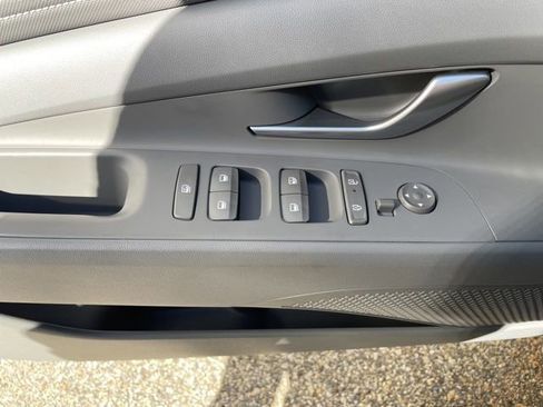 Used 2025 Hyundai Elantra Sport image 15