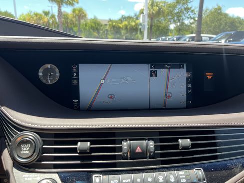 Used 2020 Lexus LS 500 w/ Accessory Package (Z2) RWD image 24