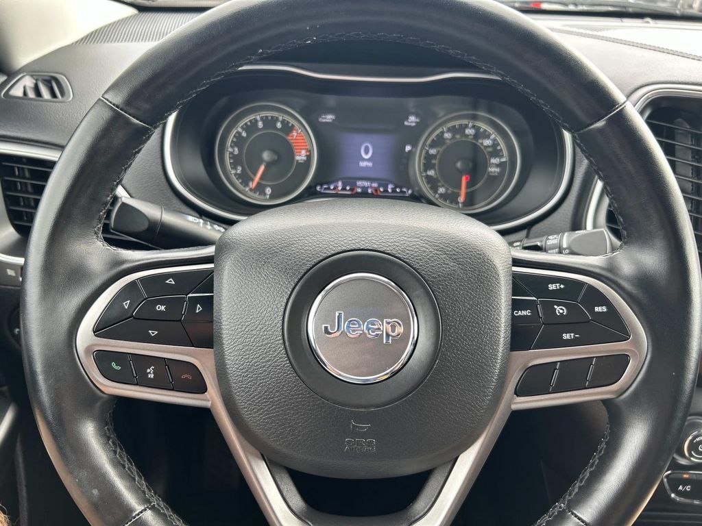Used 2021 Jeep Cherokee Latitude Lux w/ Comfort/Convenience Group AWD/4WD image 37
