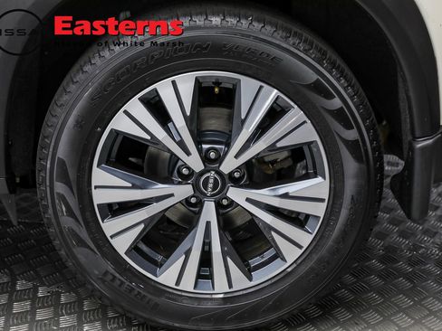 Used 2022 Nissan Rogue SV w/ SV Premium Package image 16