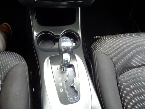 Used 2014 Dodge Journey SXT w/ Flexible Seating Group image 19