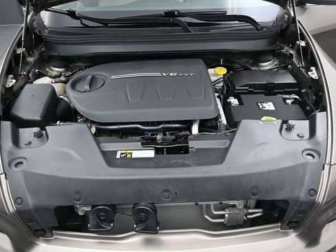 Used 2018 Jeep Cherokee Latitude w/ Cold Weather Group AWD/4WD image 24