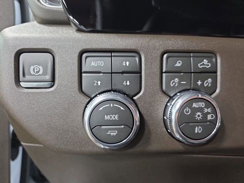 New 2026 GMC Sierra 1500 SLT w/ SLT Premium Package AWD/4WD image 24