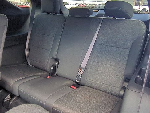 Used 2025 Chevrolet Traverse LT image 15