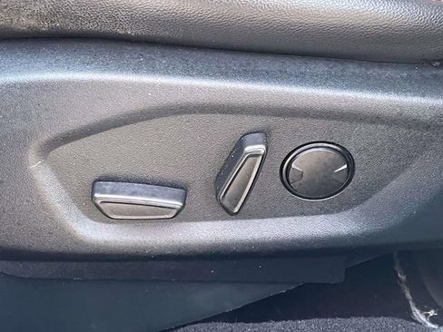 Used 2019 Ford Explorer XLT w/ Equipment Group 202A FWD image 18