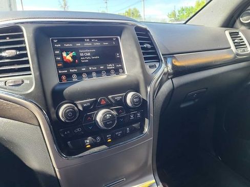 Used 2018 Jeep Grand Cherokee Laredo AWD/4WD image 29