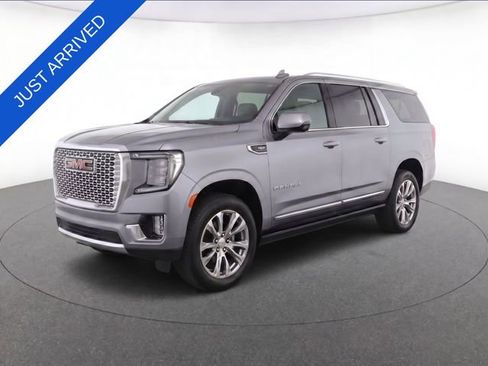 Used 2025 GMC Yukon XL Denali AWD/4WD image 13