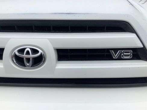 Used 2004 Toyota 4Runner SR5 RWD image 9
