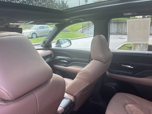 Used 2025 Toyota Grand Highlander AWD Hybrid image 22