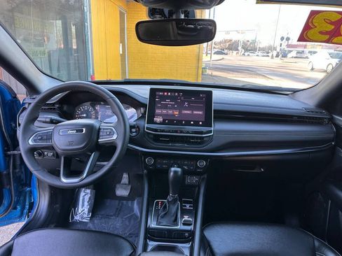 Used 2023 Jeep Compass Latitude w/ Convenience Group image 16