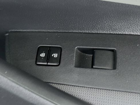 Used 2025 Toyota Corolla LE image 28