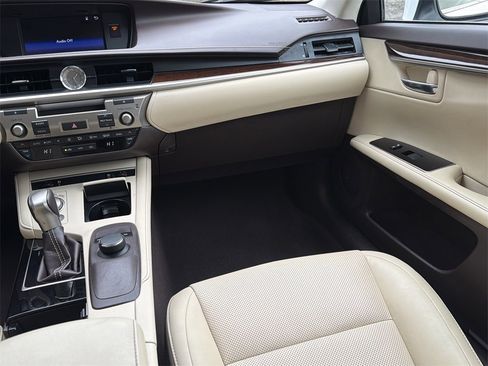 Used 2016 Lexus ES 350 w/ Premium Package w/Wood Trim image 23