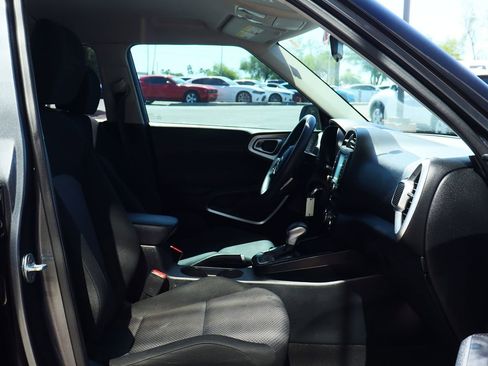 Used 2021 Kia Soul LX image 27