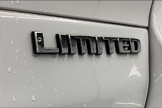 Used 2022 Jeep Grand Cherokee L Limited AWD/4WD image 9