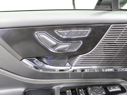 Certified 2022 Lincoln Corsair Reserve image 7