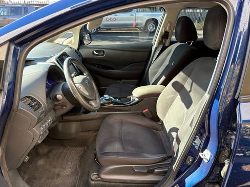 Used 2017 Nissan Leaf SV image 9