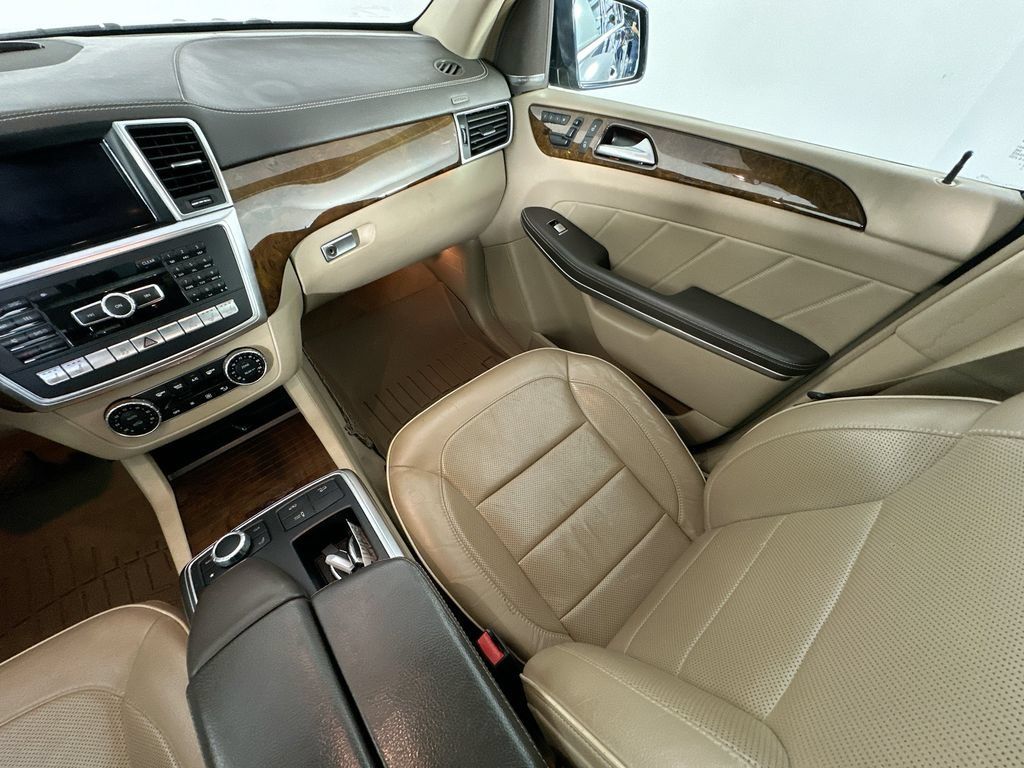 Used 2014 Mercedes-Benz GL 550 4MATIC image 11