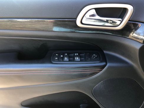 Used 2016 Jeep Grand Cherokee Laredo 75th Anniversary image 17