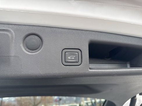 Used 2024 Chevrolet Equinox LT image 12